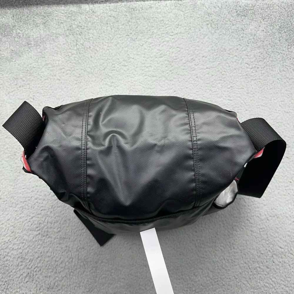 Nike ACG Avant Garde Black Messenger Crossbody Bag 00-10-12-EKG Nylon/Polyamide